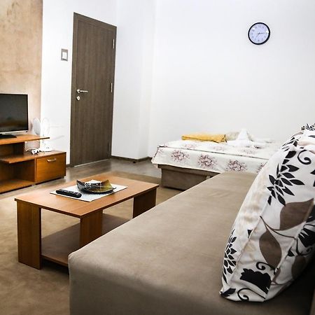 Comfort Inn Apartment 2 Novi Pazar Bagian luar foto